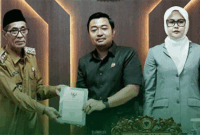 Wakil Bupati Batang Hari H.Bakhtiar menghadiri Rapat Paripurna DPRD.