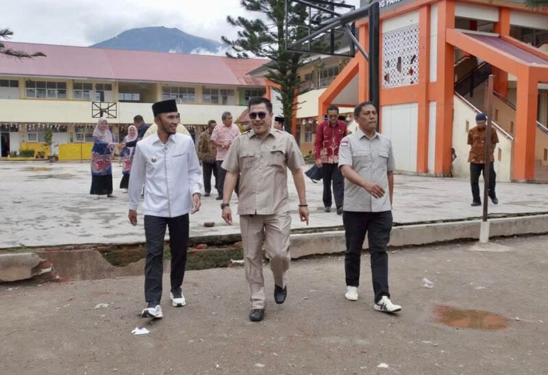 Wakil Walikota Padang Panjang dan Anggota DPRD ketika me injak sejumlah sekolah untuk menyerap aspirasi.