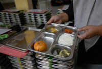 Sebanyak 20 siswa SDN 01 Gedong Jalan Trikora, Kelurahan Gedong, Pasar Rebo, Jakarta Timur diduga keracunan hidangan makan bergizi gratis (MBG), Selasa (30/9). Ilustrasi (CNN Indonesia/Adi Ibrahim)