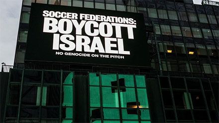 Seruan boikot Israel yang muncul di New York, Amerika Serikat pada bulan ini. Foto: REUTERS/Jeenah Moon