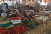 Khadapi pedagang cabai di Pasar Tanjung Bajure, di Sungai Penuh, Jambi. (Dok: inbrita.com)