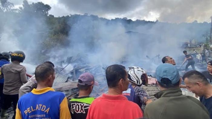 Kebakaran di Siulak Kerinci Jambi 4 rumah rata dengan tanah.