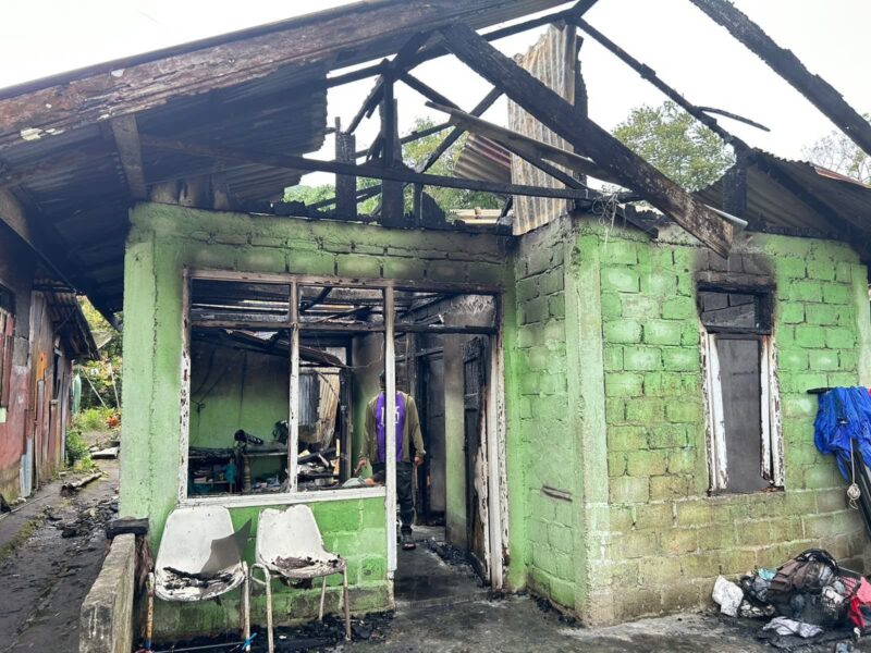 Rumah Alexis habis terbakar, di Kampung Manggis Padang Panjang