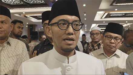 Wamen Haji dan Umrah, Dahnil Anzar Simanjuntak saat ditemui usai acara Konsolidasi Penyelenggara Haji Tahun 2026, Medan, Jumat (12/9/2025). Foto: Amar Marpaung/kumparan
