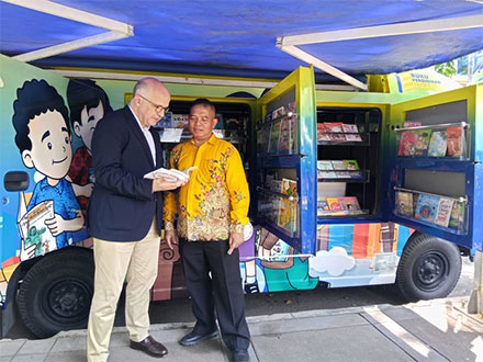 Jules Irrmann, Konselor Kerja Sama dan Kebudayaan di Kedutaan Besar Prancis sekaligus Direktur IFI (kiri). Foto: Masruroh/Basra
