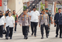 Kapolri beserta Ketua Komisi IV DPR RI, Menko Pangan, Kepala Badan Pangan Nasional, dan Dirut Bulog terpantau tiba di Mahmud Badaruddin II dari Palembang dilanjutkan menaiki helikopter Polri menuju Kab. OKU Timur. Sumber : Istimewa
