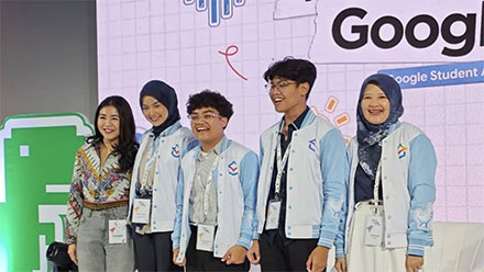 Google resmi melantik 800 mahasiswa sebagai Google Student Ambassador di Jakarta Selatan pada Senin (29/9/2025). Peserta yang terpilih akan mendapatkan program pelatihan kecerdasan buatan (AI) bersama tim ahli Google. (ANTARA/Farhan Arda Nugraha)
