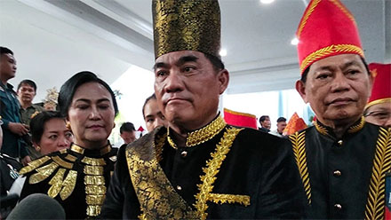 Gubernur Sulawesi Utara, Yulius Selvanus, usai upacara peringatan HUT ke-61 Provinsi Sulut, Selasa 23 September 2025.
