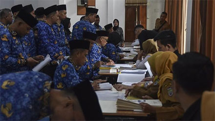 Ilustrasi. PPPK Paruh Waktu merupakan skema kepegawaian baru di instansi pemerintah. Lantas, apakah PPPK Paruh Waktu termasuk ASN seperti pegawai penuh waktu? (ANTARA FOTO/ADENG BUSTOMI)
