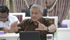 Kemensos bersama Ketua Tim Formatur Sekolah Rakyat, M. Nuh, gelar rakor Sekolah Rakyat secara hybrid di kantor Kemensos, Jakarta, Rabu (24/9/2025).  Foto: Dok. Kemensos
