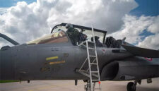 Prajurit TNI AU sukses terbangkan Rafale di Prancis. Foto: TNI AU
