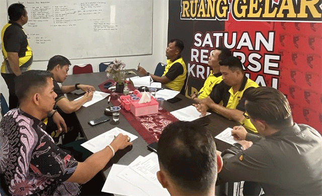 Gelar perkara kasus pengrusakan pembatas jalan. Fahrudin ditetapkan sebagai tersangka, Jumat (31/10/2025)