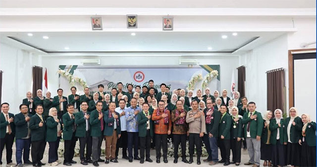 foto bersama perintah dengan IDI 
foto. dok: humas kota sungai penuh