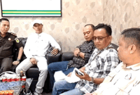 Gabungan LSM Kerinci–Sungai Penuh di Kantor Kejaksaan Negeri Sungai Penuh menuntut keterbukaan penanganan perkara yang melibatkan Kepala Desa Pelayang Raya, Supriadi.

