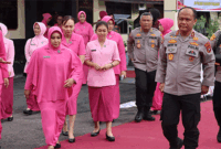Rombongan Kapolda dan  Ketua Bhayangkari Sumbar di Mapolres Padang Panjang.