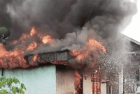 Api membakar rumah di Pendung Hilir, Kecamatan Air Hangat.