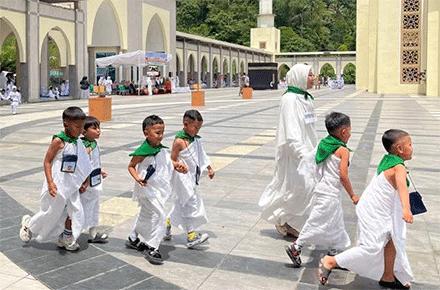 Keceriaan sejumlah anak Taman Kanak-kanak di Islamik Center Padang Panjang.