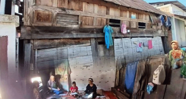 Rumah Abdul Gani hampir roboh di Desa Pendung Hiang. (Foto;DOk: SignalBerita)