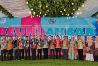 Wako Alfin ditengah alumni SMP 1 lintas generasi.