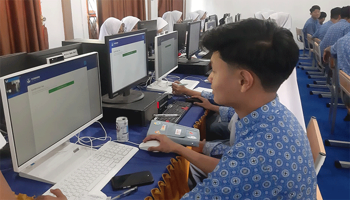 Siswa SMA 1 Sungai Penuh simulasi TKA 2025.