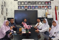 Tim Kimia SMAN 1 Sungai Penuh bersiap  berangkat ke UNP. (Foto: Dok. SMA I Sungai Penuh)