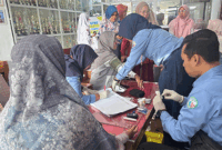 Pelayanan Kesehatan dari Puskesmas Desa Gedang dan PMR Unit SMA I Sungai Penuh. (Foto Dok: SMA 1 Sungai Penuh)