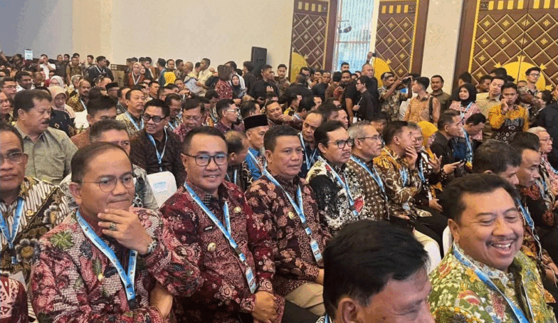 Wali Kota Sungai Penuh Alfin, SH menghadiri Rapat Koordinasi Nasional (Rakornas) Tim Percepatan Akses Keuangan Daerah (TPAKD) Tahun 2025 di Balai Kartini, Jakarta, Kamis (9/10).