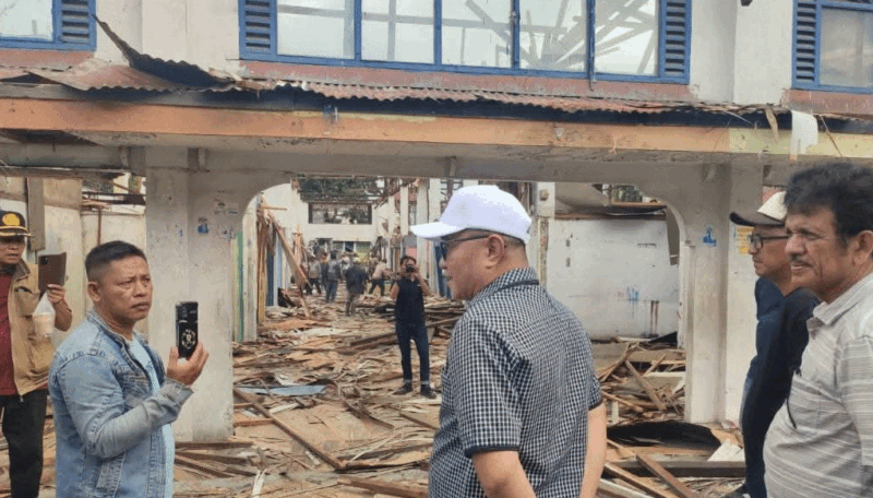 Wako Alfing tinjau pembongkaran pasar beringin jaya.