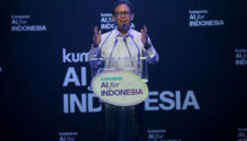 Menteri Kesehatan Budi Gunadi Sadikin memberikan keynote speech pada acara kumparan AI for Indonesia 2025 di The Ballroom at Djakarta Theater, Jakarta Pusat, Kamis (23/10/2025). Foto: Aditia Noviansyah/kumparan