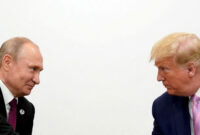 Presiden AS Donald Trump dan Presiden Rusia Vladimir Putin mengadakan pertemuan bilateral pada KTT para pemimpin G20 di Osaka, Jepang 28 Juni 2019.  Foto: REUTERS/Kevin Lamarque