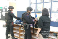 Pengecekan ke sekolah North Jakarta Intercultural School di Kelapa Gading yang menerima ancaman bom. Foto: Dok. Istimewa