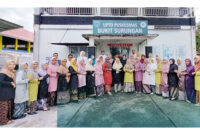 Para ASN perempuan memakai baju kurung basiba  menyemarakkan Hari Jadi Provinsi Sumatera Barat.