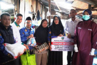 Salah seorang penerima  bantuan layanan kesejahteraan sosial.