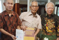 Ir. H. Dpt. Syafruddin Ahmad M.S -kiri
( dok : foto : albrita )