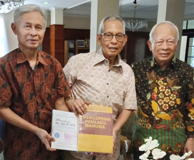 Ir. H. Dpt. Syafruddin Ahmad M.S -kiri
( dok : foto : albrita )