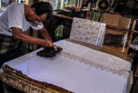 Pembuatan batik Pekalongan Foto: Antara/Harviyan Perdana Putra
