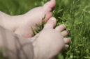 Ilustrasi Kaki Bayi di Tanah. Foto: Shutterstock