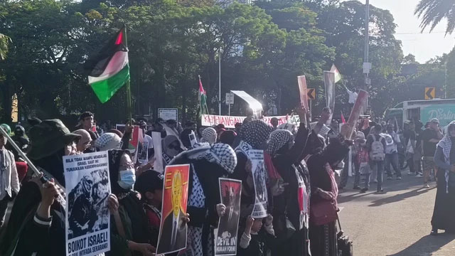 Massa Aksi bela Palestina di depan Kedubes AS, Jakarta Pusat, Minggu (26/10). Foto: Zamachsyari/kumparan