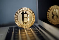 Ilustrasi bitcoin. Foto: REUTERS/Benoit Tessier