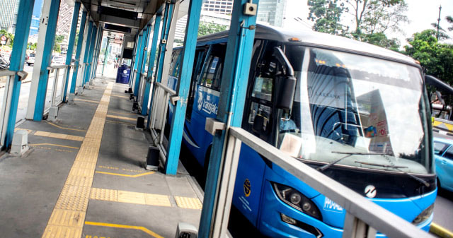 Ilustrasi transportasi umum Bus Transjakarta. Foto: Aprillio Akbar/ANTARA FOTO

