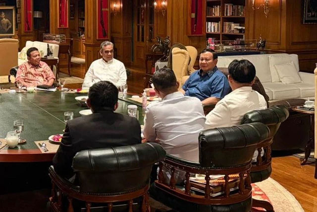 Presiden Prabowo Gelar Diskusi dengan Ketua MPR dan Sejumlah Menteri, Bahas Isu Terkini Tanah Air, pada Sabtu (11/10) di Hambalang.  Foto: Biro Pers Sekretariat Presiden