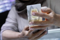 Harga emas Antam meningkat menjadi Rp2.335.000 per gram, mencetak rekor tertinggi sepanjang sejarah. (CNN Indonesia/Safir Makki).