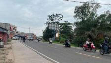Tiga pemilik warung di kawasan Mendalo hingga Simpang Rimbo mengaku was-was menyusul viralnya kabar dugaan konvoi geng motor di wilayah tersebut. 
Artikel ini telah tayang di TribunJambi.com dengan judul Geng Motor Diduga Konvoi, Pemilik Warung di Mendalo Hingga Simpang Rimbo Batasi Jam Buka, https://jambi.tribunnews.com/makalam/1179982/geng-motor-diduga-konvoi-pemilik-warung-di-mendalo-hingga-simpang-rimbo-batasi-jam-buka?utm_content=headline-primary&utm_medium=widget-homepage&utm_source=jambi.tribunnews.com.
Penulis: Syrillus Krisdianto | Editor: Nurlailis