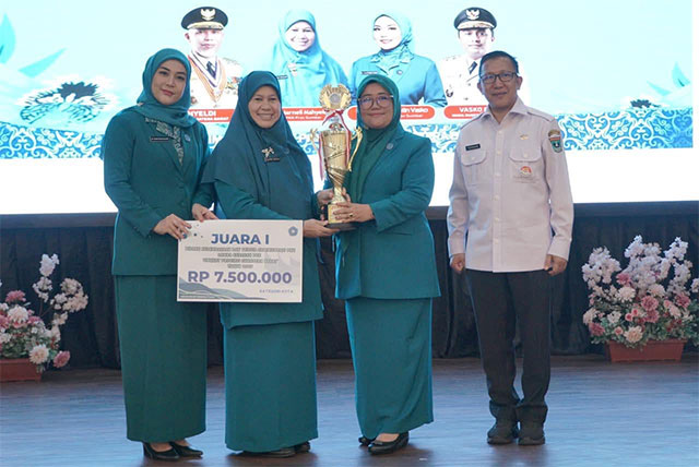Juara 1 yang diraih PKK Kota Padang Panjang.
