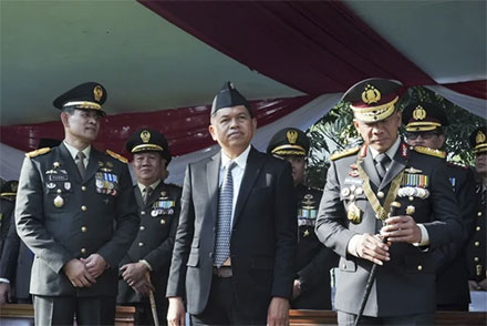Gubernur Jawa Barat Menghadiri Upacara Peringatan HUT TNI ke-80 Tahun 2025 di Makodam III Siliwangi, Kota Bandung, Minggu (5/10/2025). Foto: Achmad - Biro Adpim Jawa Barat
