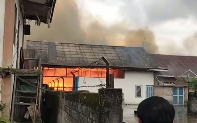 kebakaran gudang sayur kayu aro (Foto : tangkapan layar media sosial)