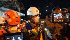 Menteri Pekerjaan Umum (PU), Dody Hanggodo usai meninjau bangunan ambruk Ponpes Al-Khoziny, Kecamatan Buduran, Sidoarjo, Senin (6/10/2025). Foto: Farusma Okta Verdian/kumparan

