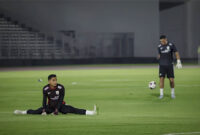 Pemain Timnas Indonesia, Reza Arya (kiri), saat menjalani sesi latihan di Stadion Madya, Jakarta, Senin (2/6/2025). Foto: Jamal Ramadhan/kumparan
