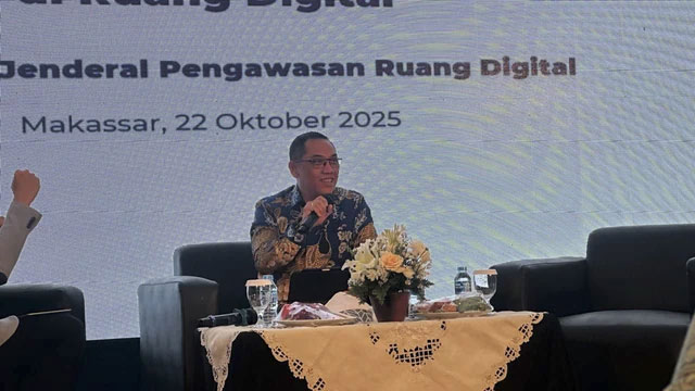 Dirjen Pengawasan Ruang Digital Komdigi, Alexander Sabar saat Diskusi Media oleh Kementerian Digital dan Komunikasi di Menara Bossowa, Makasar, Sulawesi Selatan. Kamis (23/10/2025). Foto: Rayyan Farhansyah/kumparan