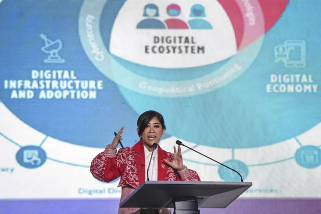 Menteri Komunikasi dan Digital Meutya Hafid menyampaikan paparan saat peluncuran Garuda Spark Innovation Hub dan Indeks Masyarakat Digital Indonesia (IMDI) di Jakarta, Kamis (2/10/2025).  Foto: Sulthony Hasanuddin/ANTARA FOTO 
